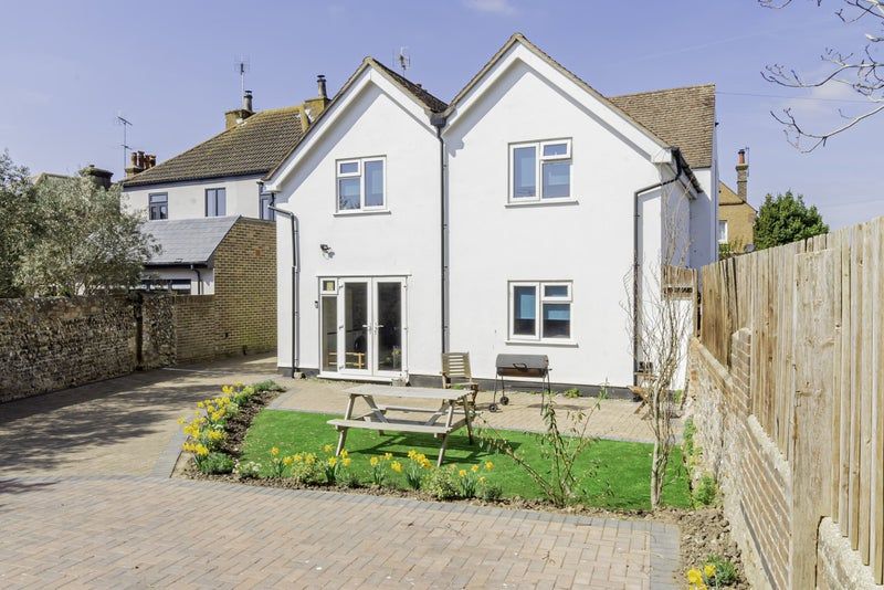 House Shripney Road in Arun