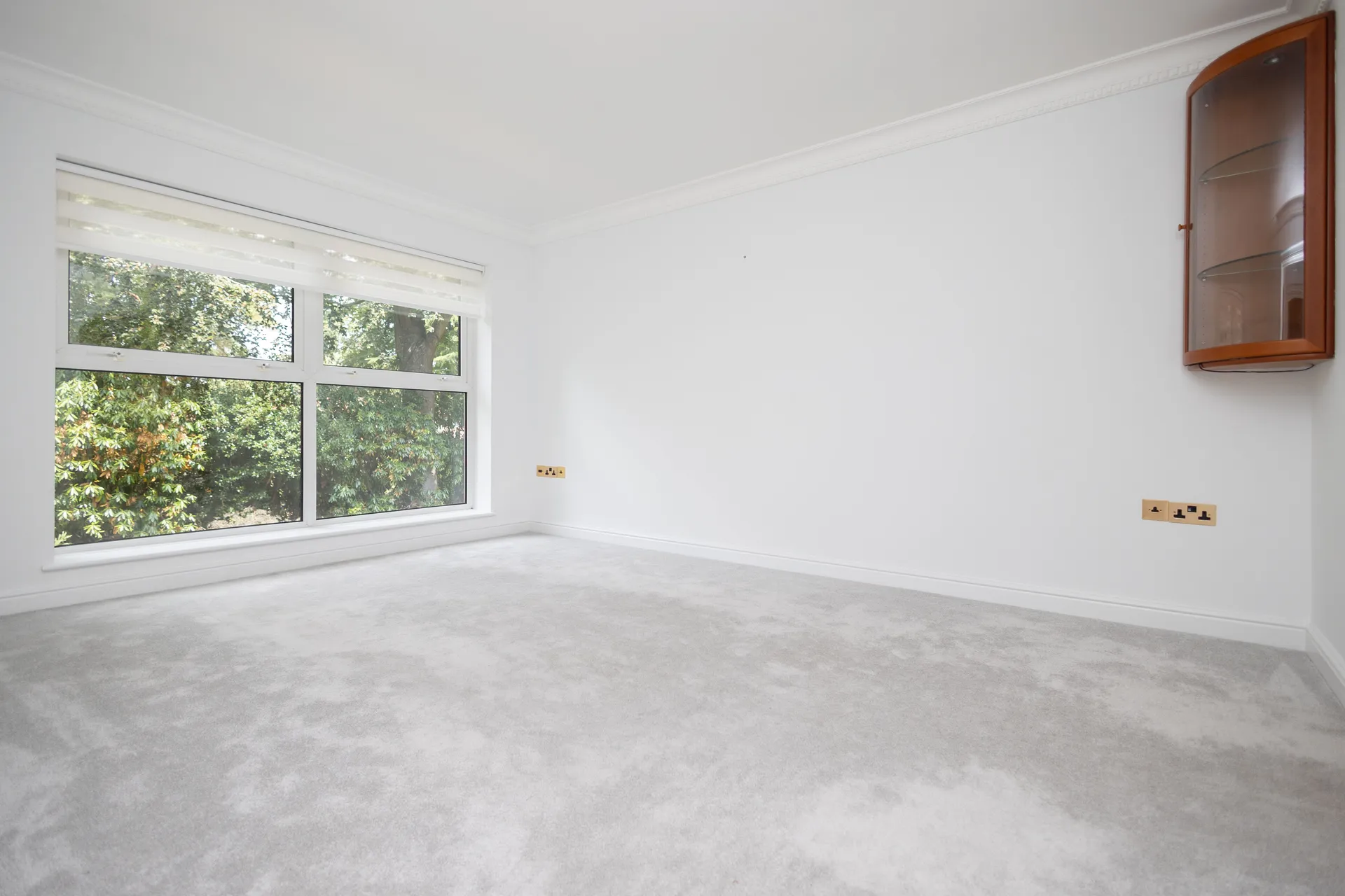 Flat Canford Cliffs Road in Poole