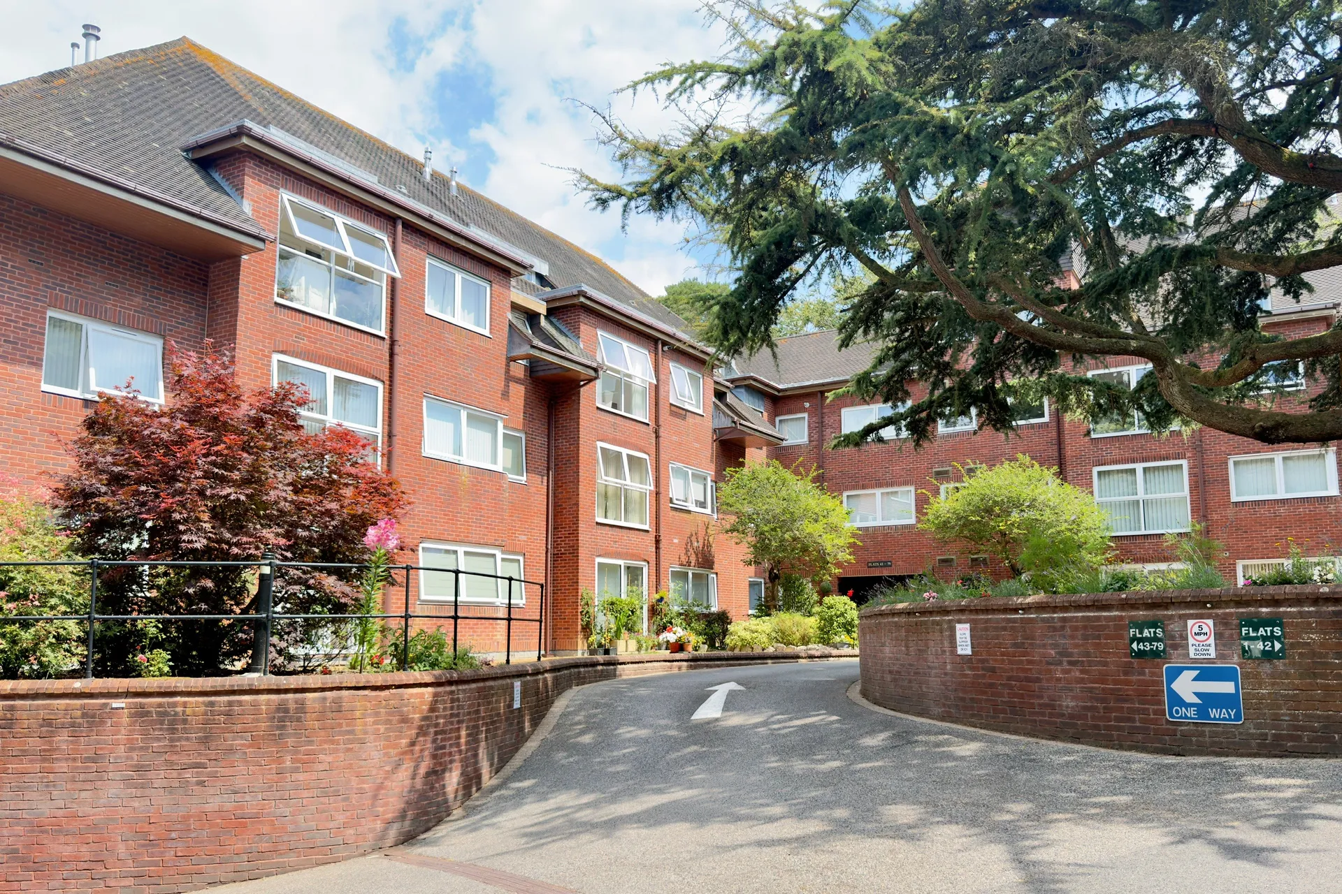 Flat Canford Cliffs Road in Poole