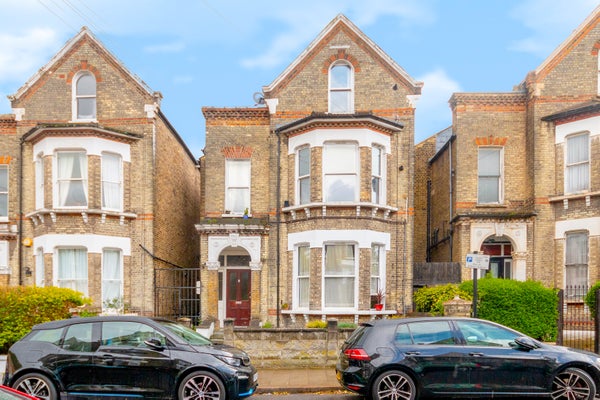 Flat St Saviour's Road in London