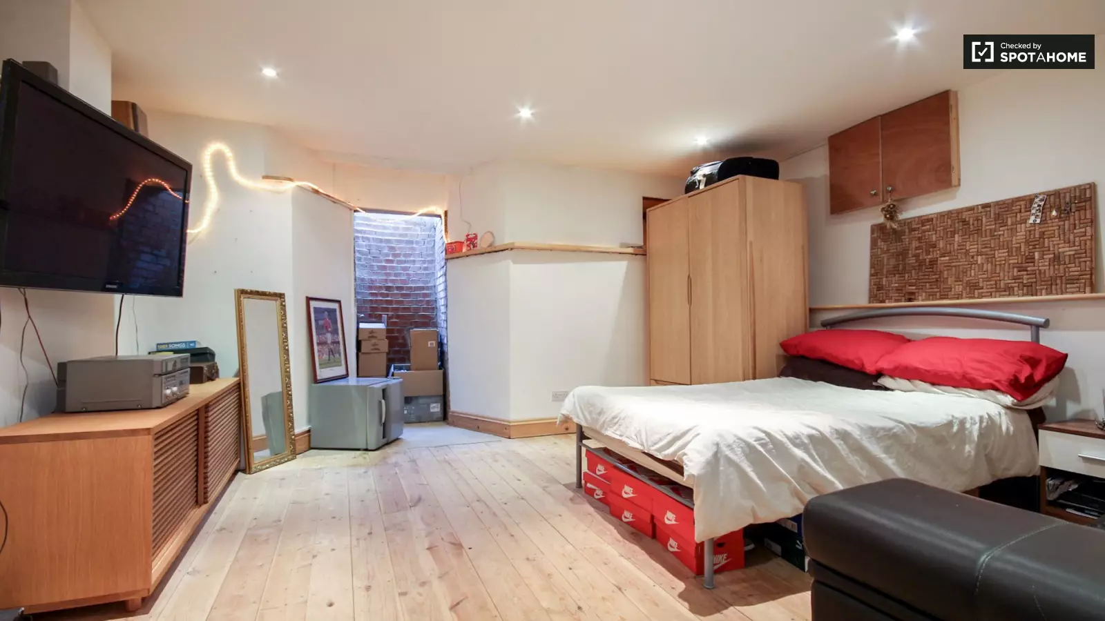Flat Banbury Road in Greater London