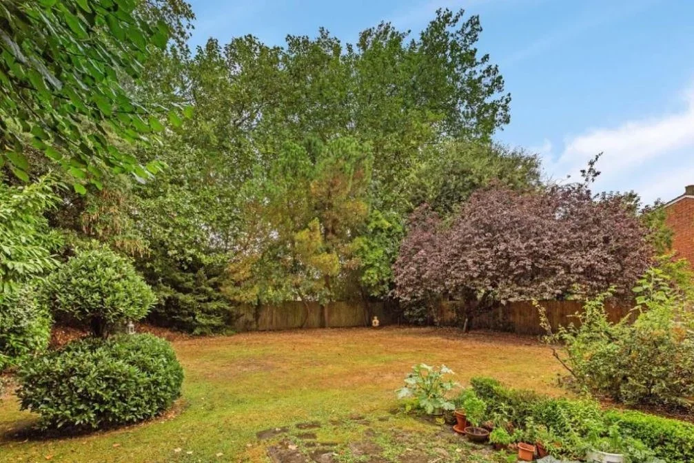 Flat Rathmell Drive in Greater London