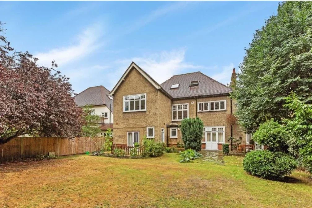 Flat Rathmell Drive in Greater London