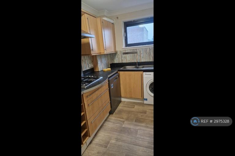 Flat Muirend Avenue in Glasgow