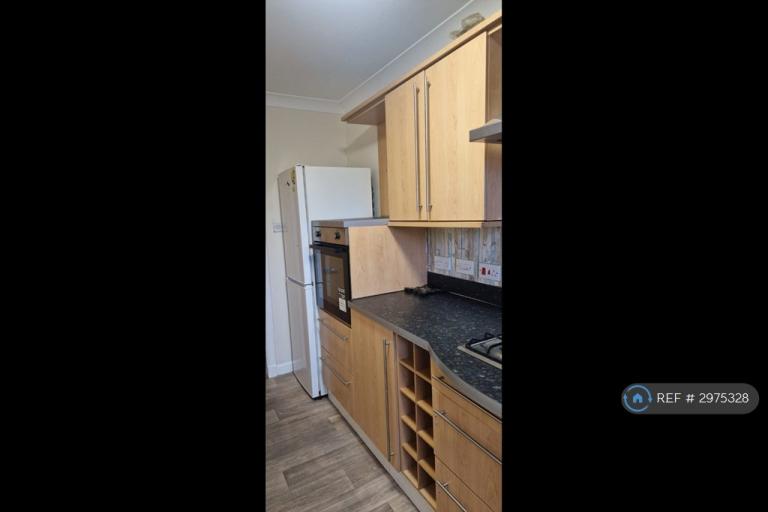 Flat Muirend Avenue in Glasgow