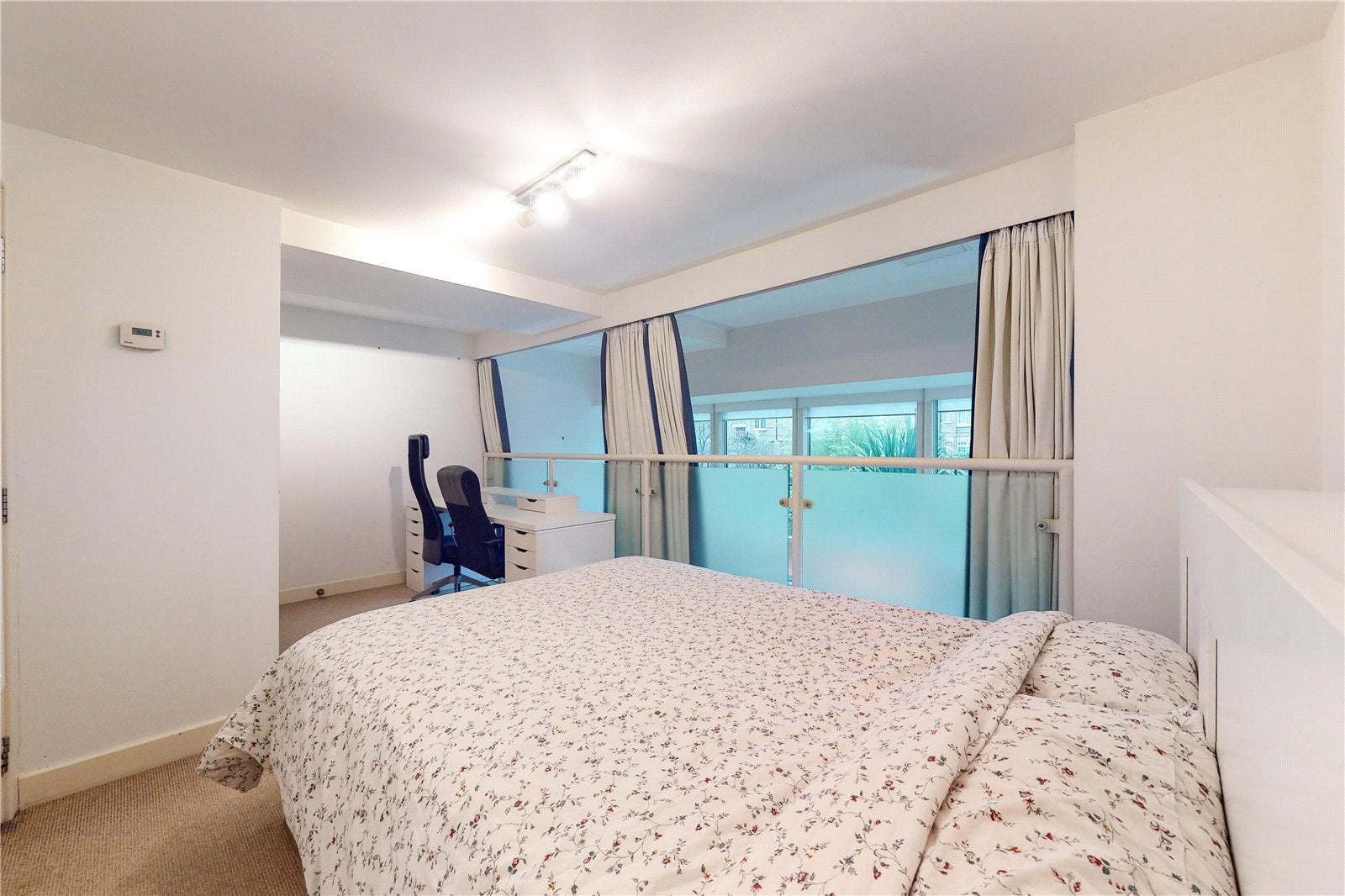 Flat Lant Street in Greater London