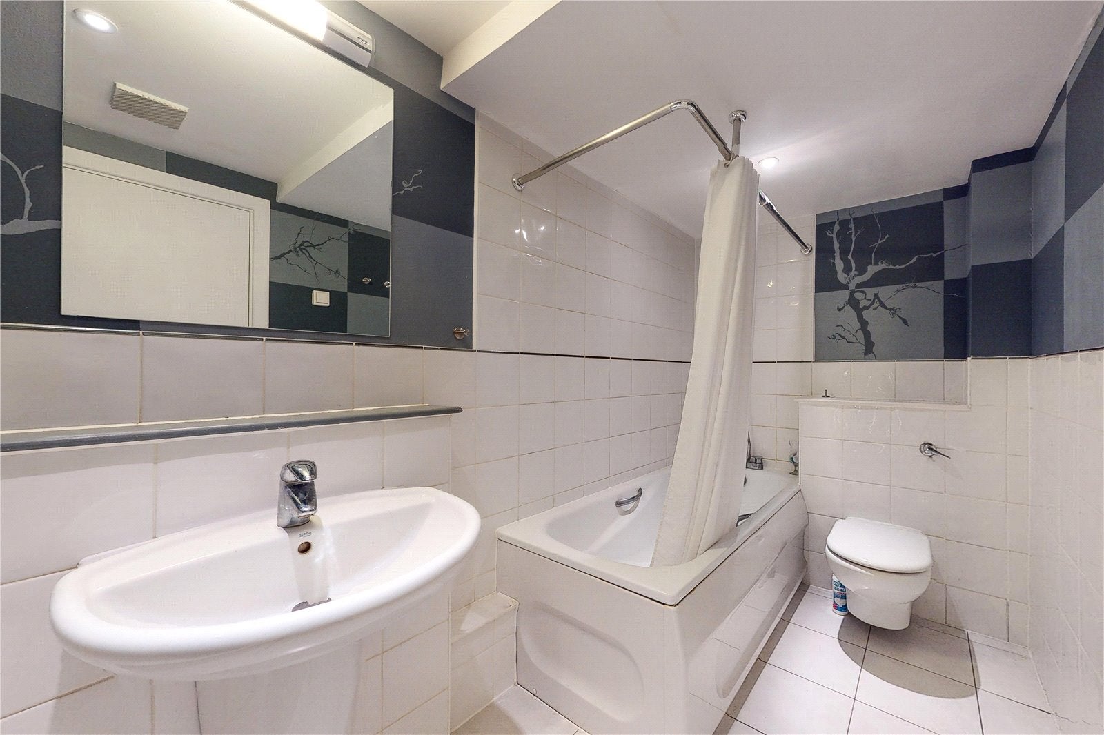 Flat Lant Street in Greater London
