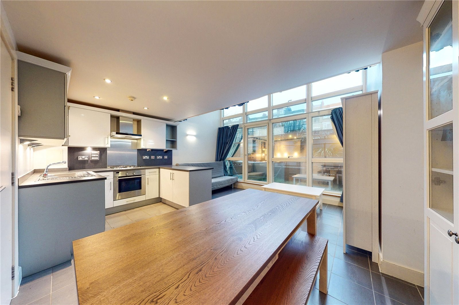 Flat Lant Street in Greater London