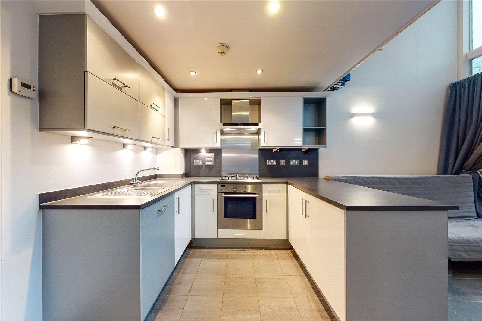 Flat Lant Street in Greater London