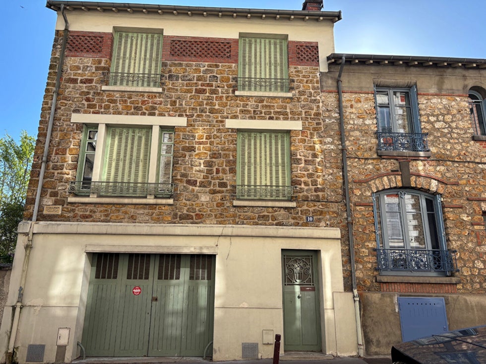 House Allée Pierre de Coubertin in Versailles