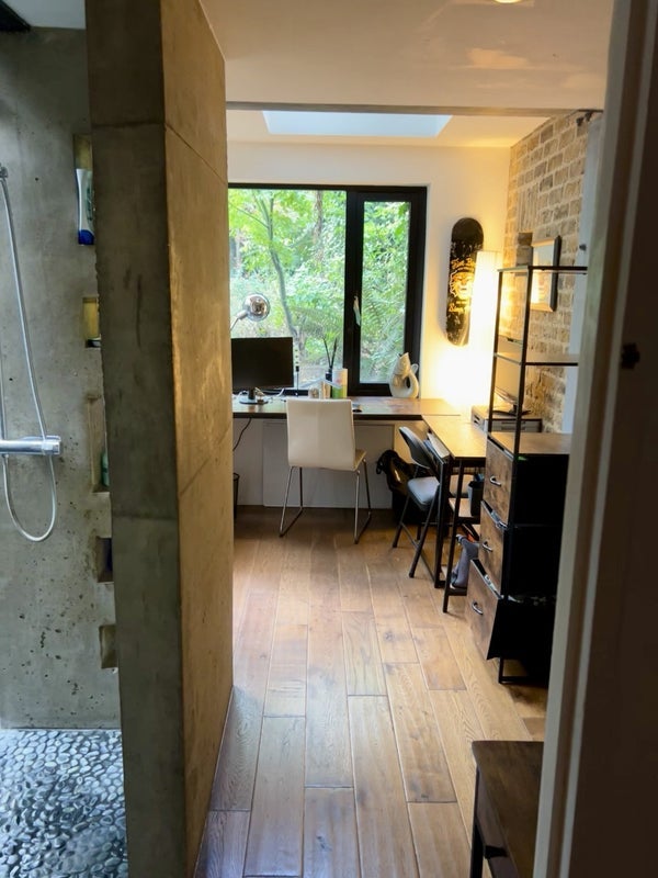 Room Cecilia Road in Greater London