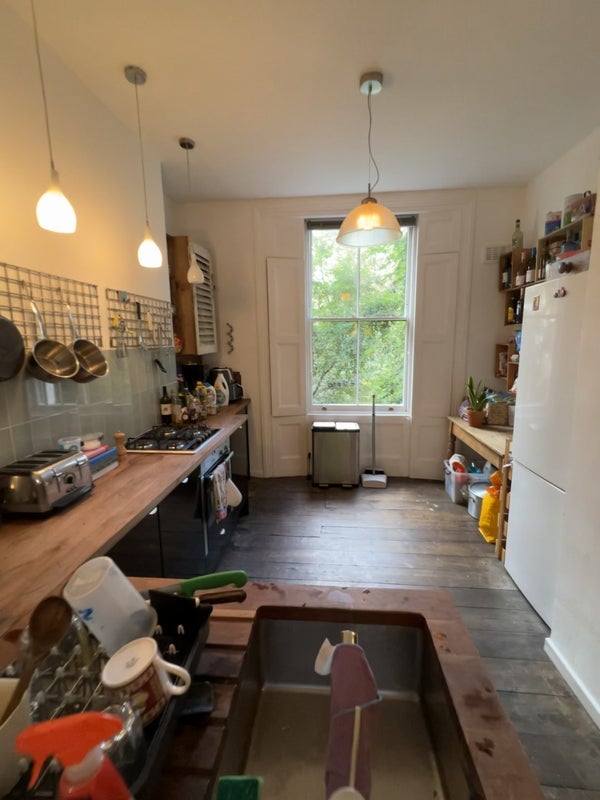 Room Cecilia Road in Greater London