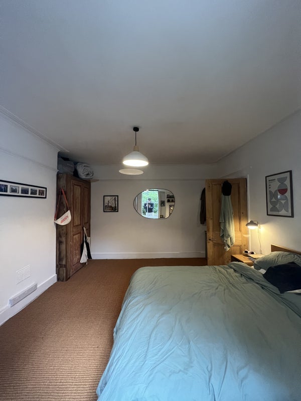 Room Cecilia Road in Greater London