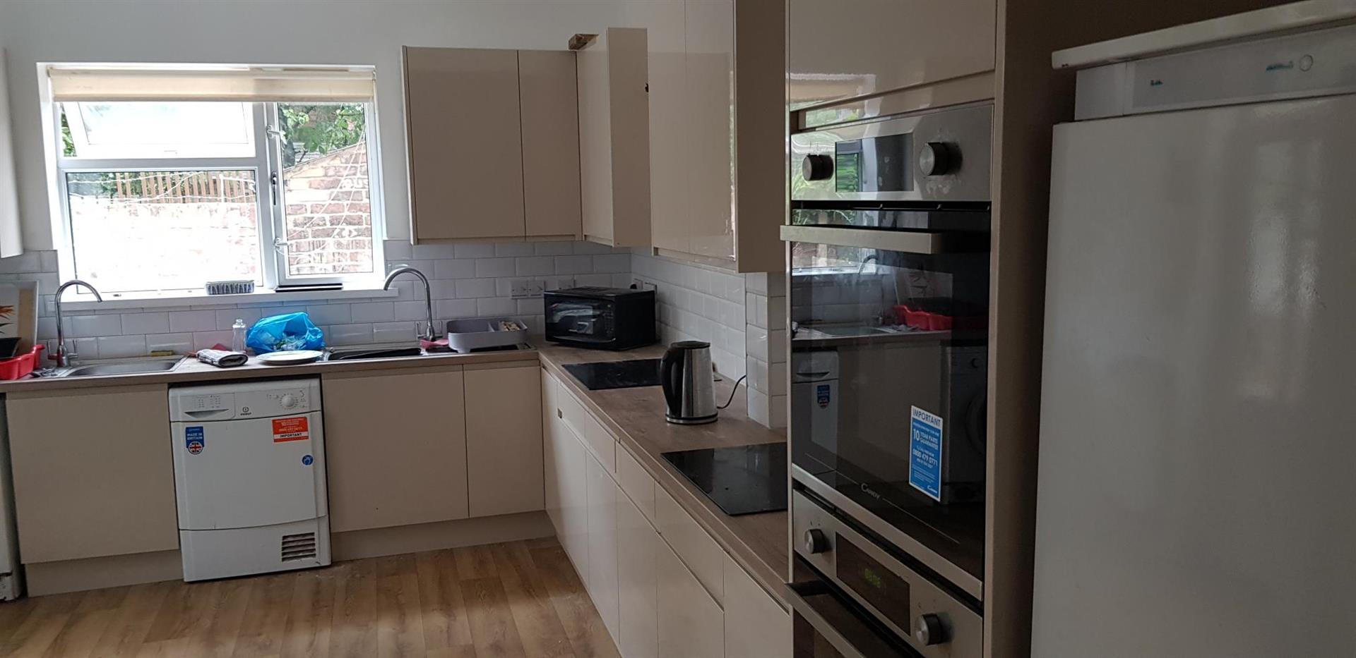 Room Wilford Grove in Nottingham