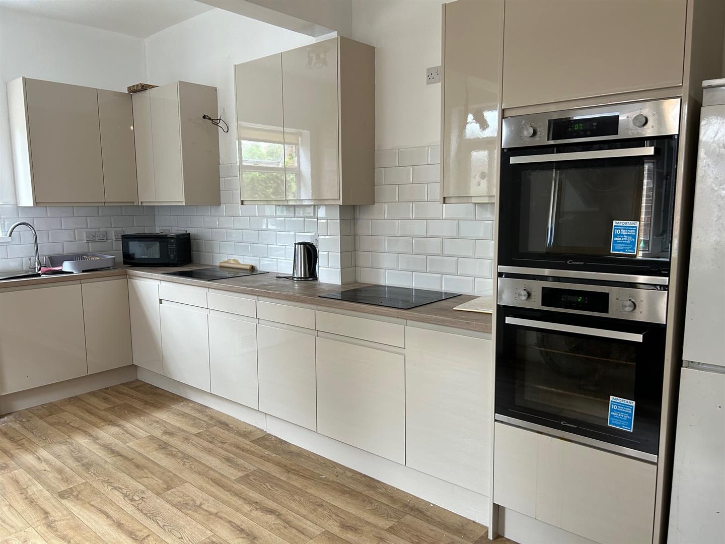 Room Wilford Grove in Nottingham