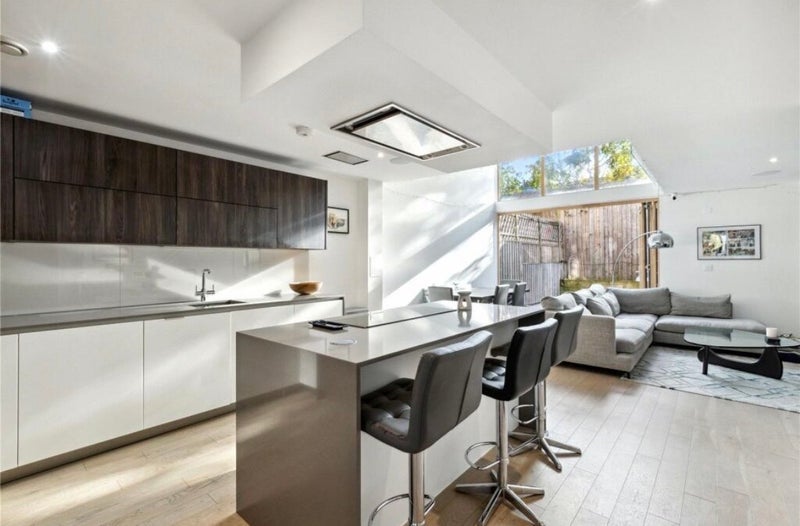 Room Vinery Way in Greater London