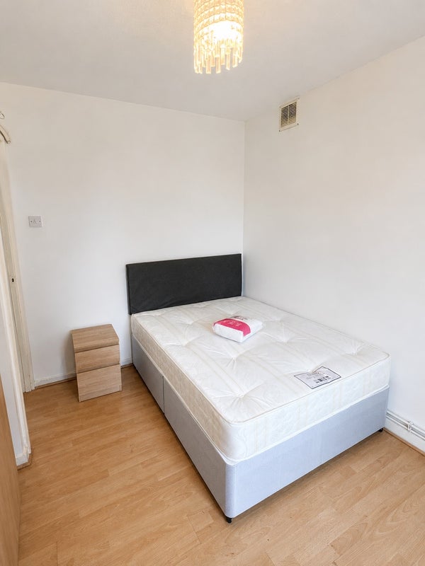 Room Sinclair Estate in Greater London