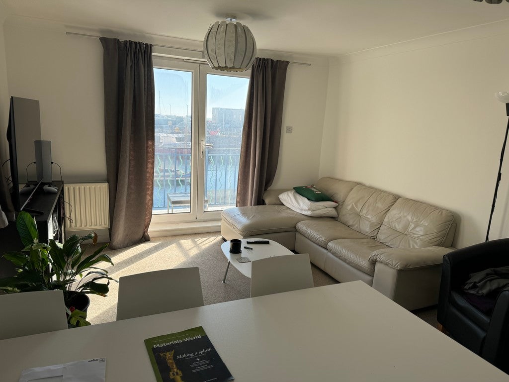 Flat North Wall Promenade in Roedean