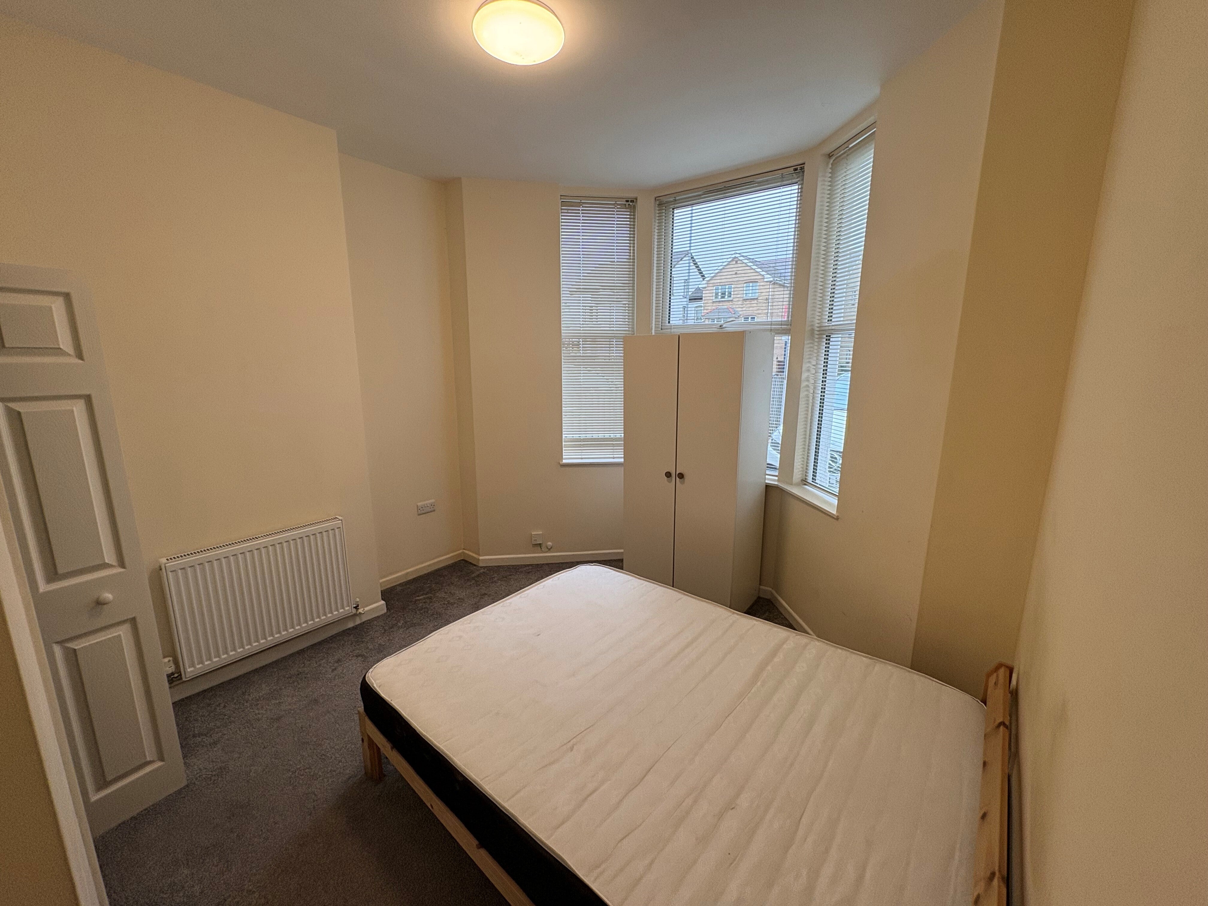 Room Chepstow Road in Newport