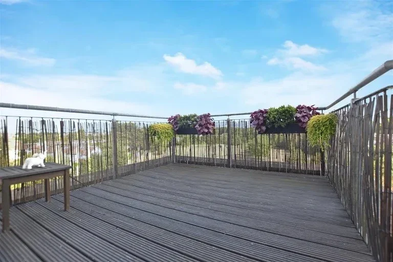 Flat Primrose Place in Greater London