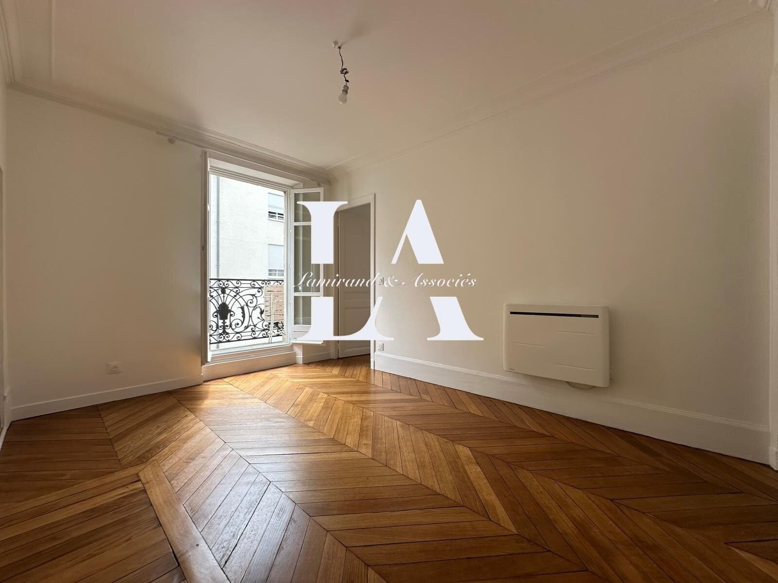 Flat Rue de Bagnolet in Paris
