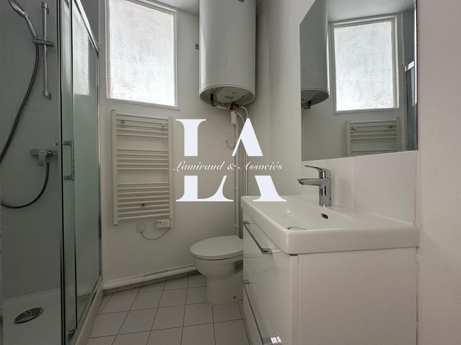 Flat Rue de Bagnolet in Paris