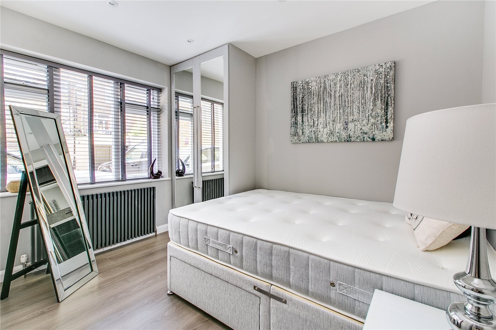 Flat Chesilton Road in Greater London
