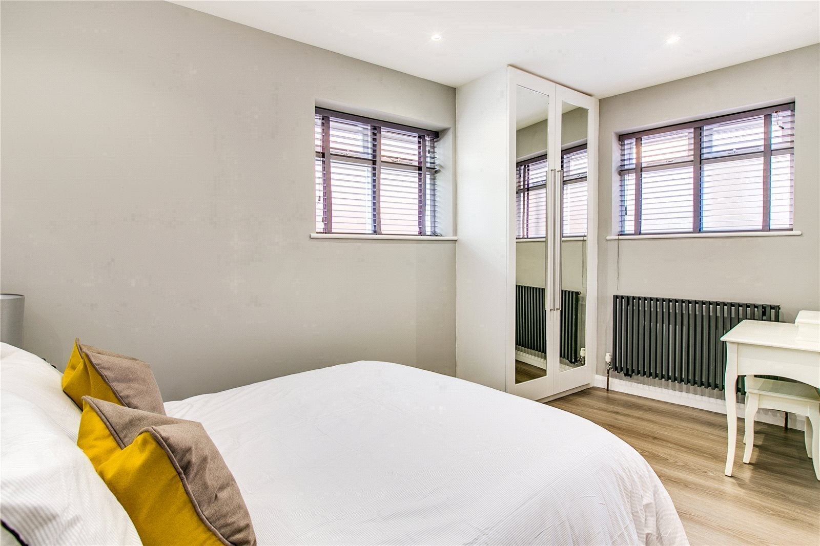 Flat Chesilton Road in Greater London