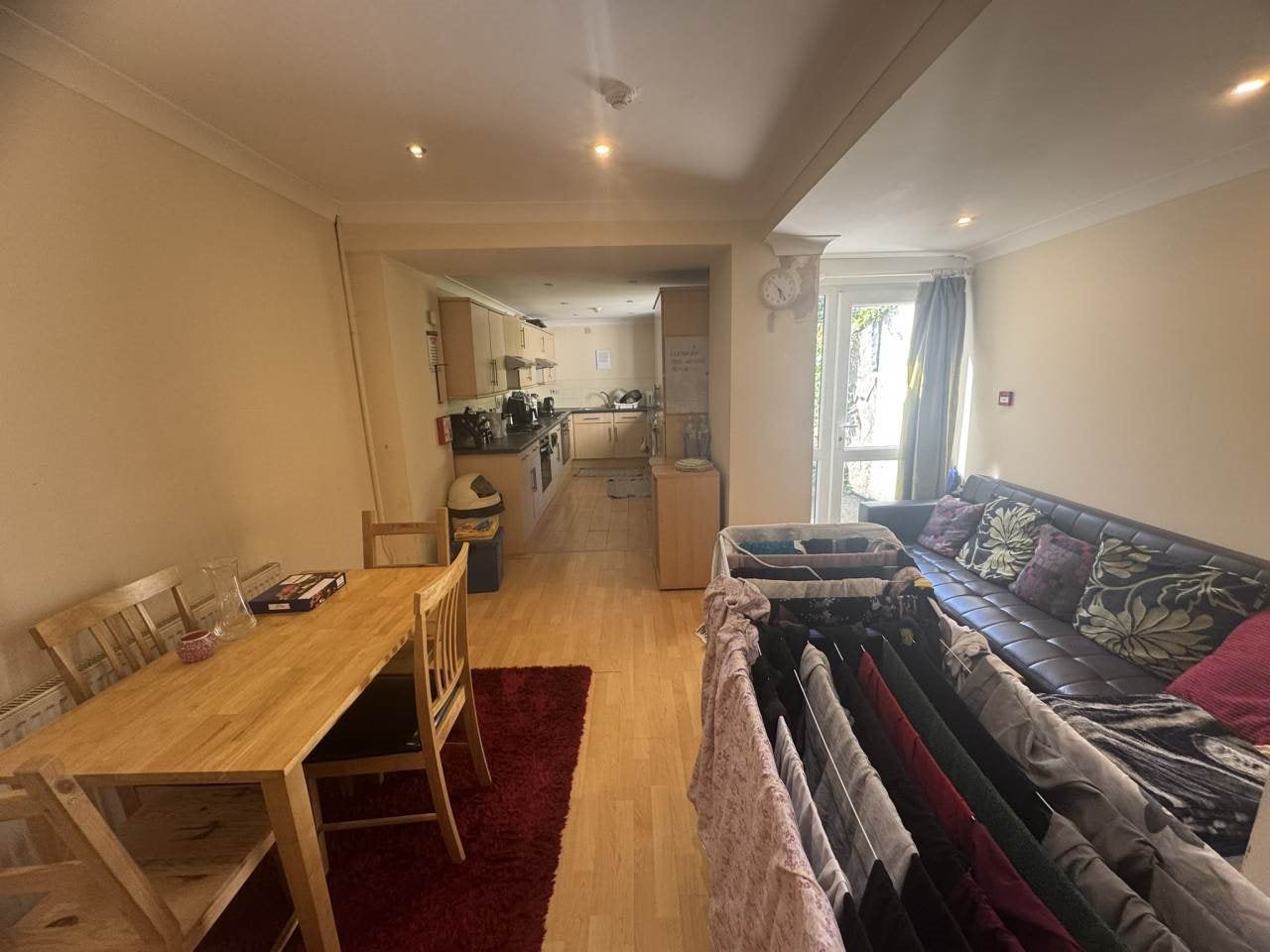 Room Bedford Street in Cardiff