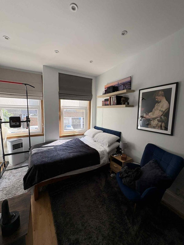 Flat Fleet Road in Greater London