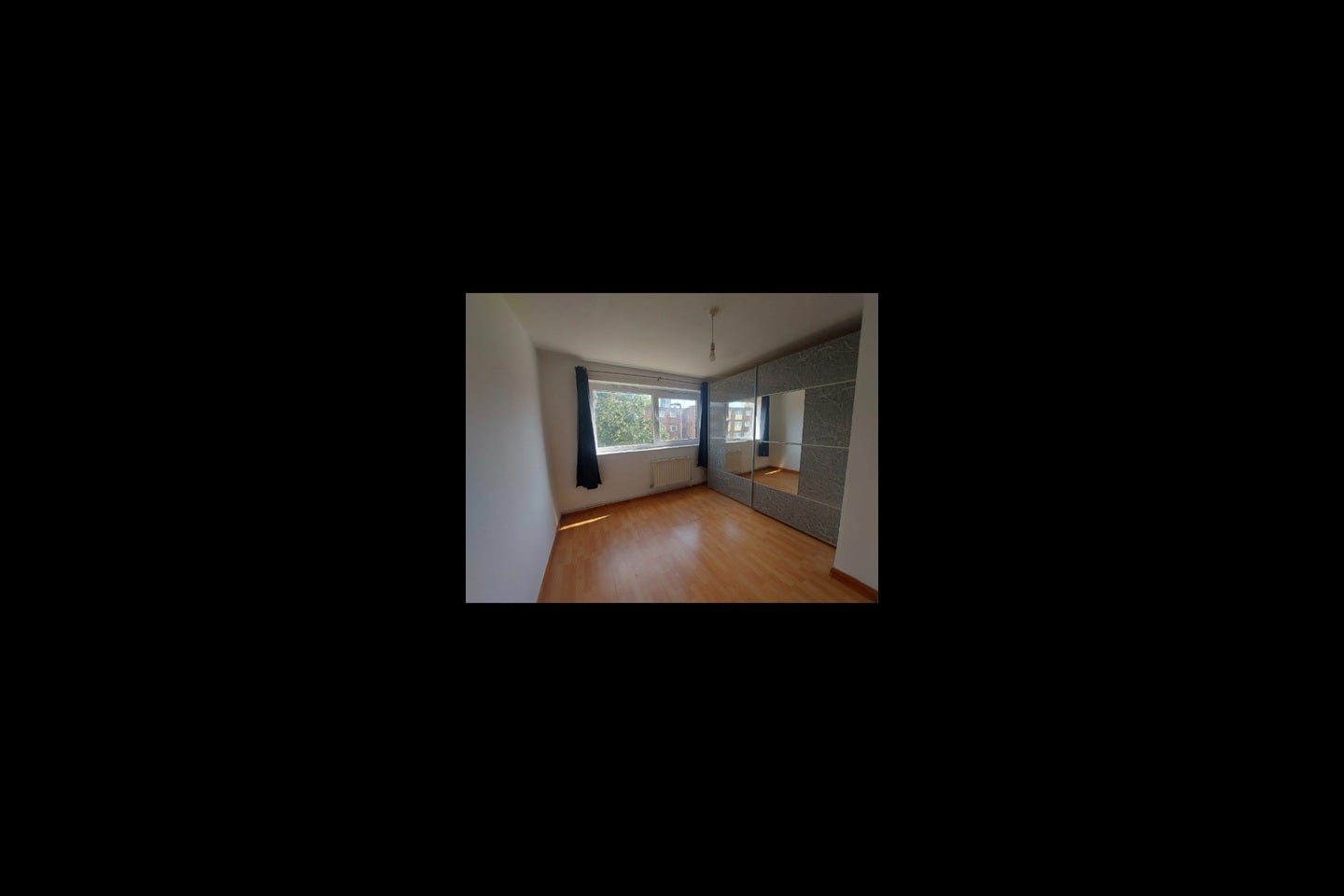 Flat Cape Close in Greater London