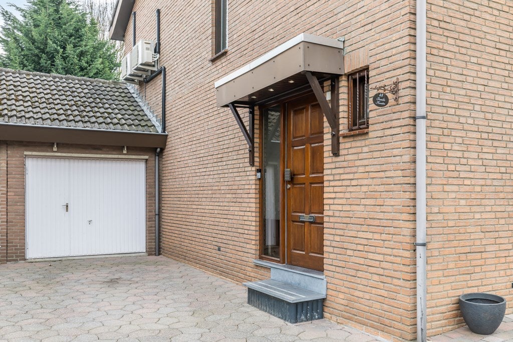 Tussenwoning te koop: Dr. Calsstraat 48, Landgraaf