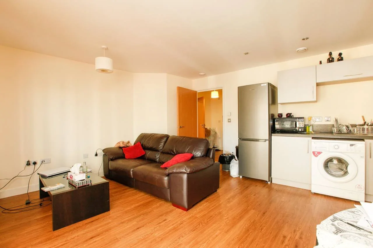 Flat Surrey Quays Road in Greater London