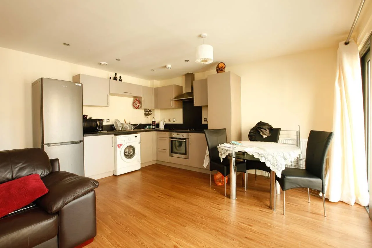 Flat Surrey Quays Road in Greater London
