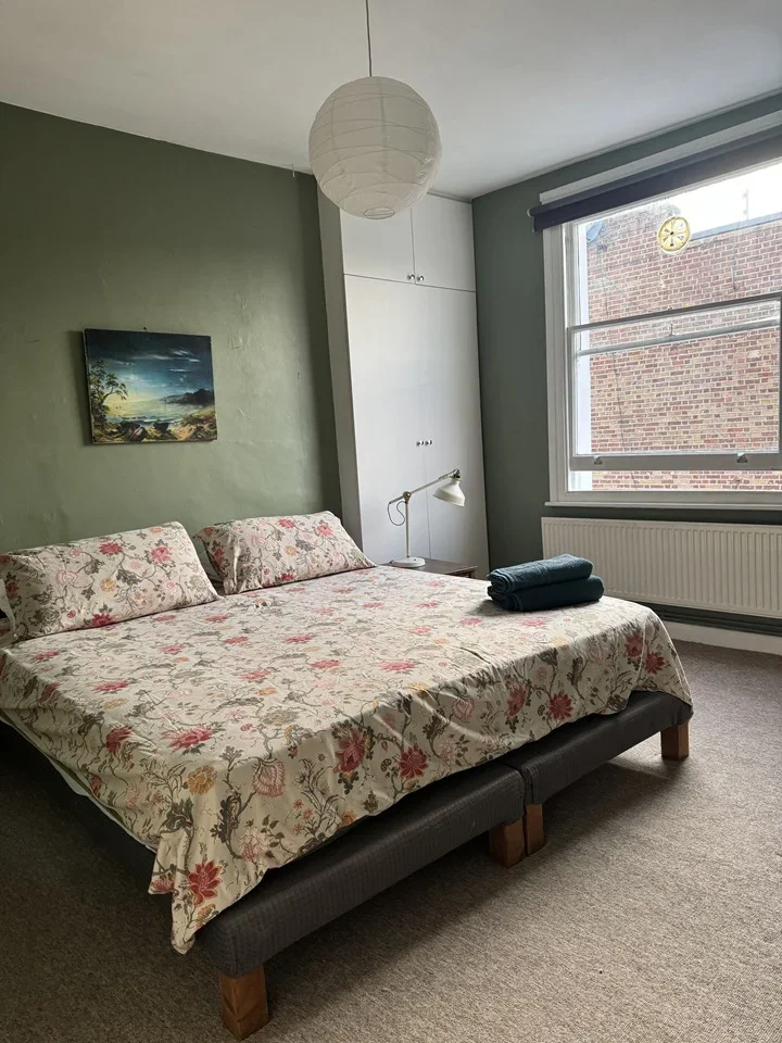 Flat Chesterton Road in Greater London
