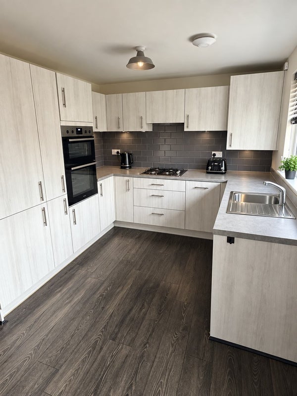 Room Beaminster Avenue in Preston