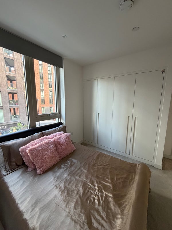 Flat Admiralty Avenue in Greater London