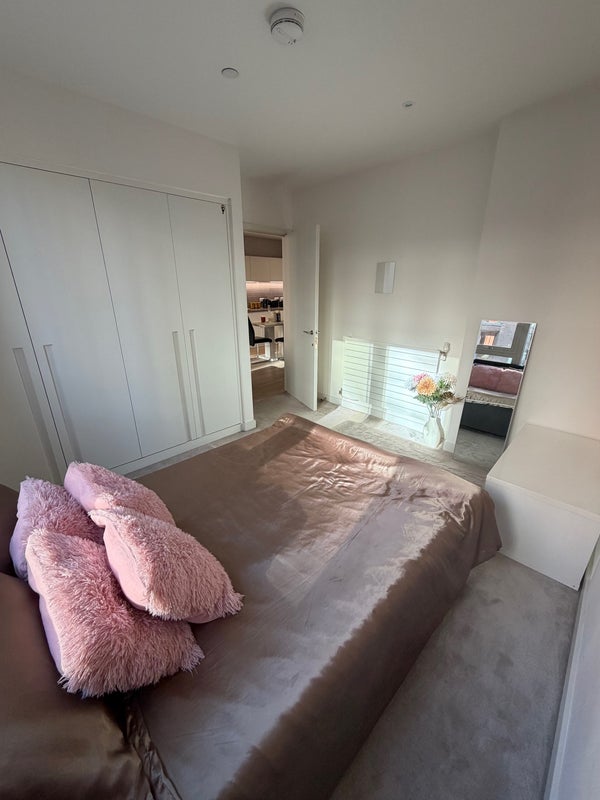 Flat Admiralty Avenue in Greater London