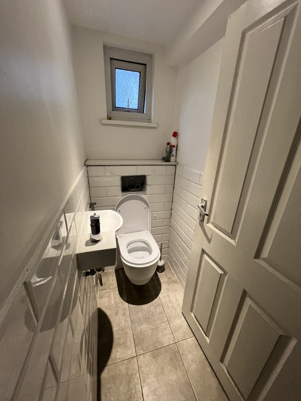 Room High Road Leytonstone in Greater London