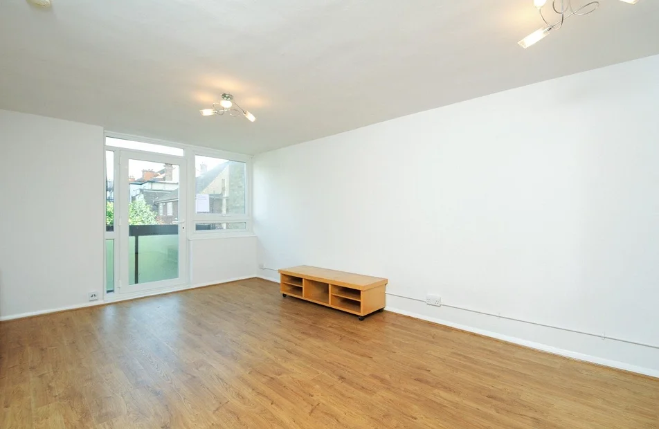 Flat Avondale Avenue in Greater London