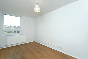 Flat Avondale Avenue in Greater London