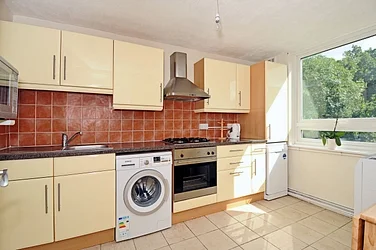 Flat Avondale Avenue in Greater London