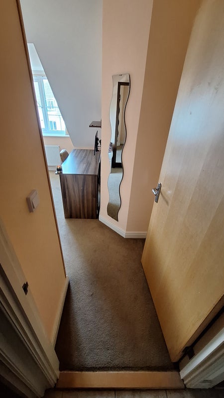 Room Summit Close in Bristol