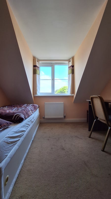 Room Summit Close in Bristol