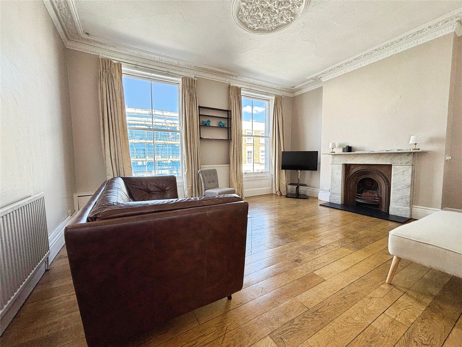 Flat Stanlake Road in Greater London