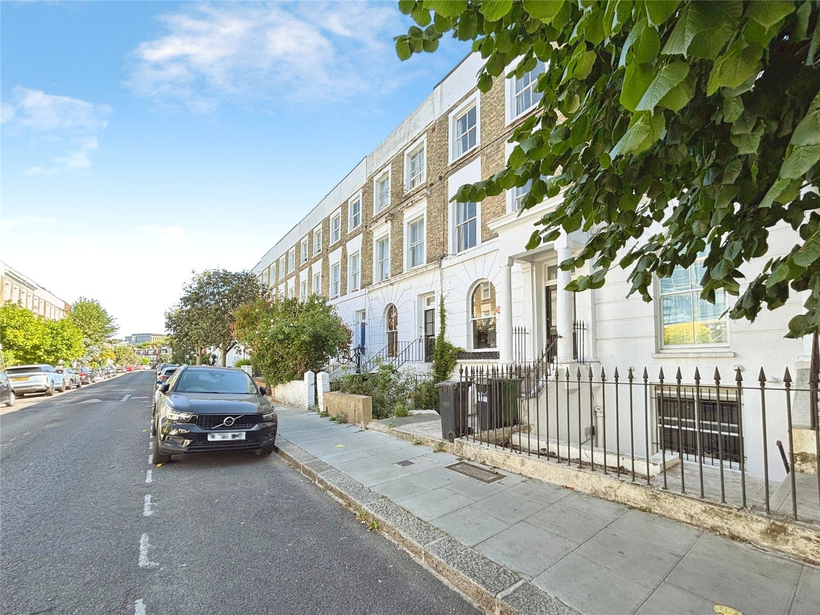 Flat Stanlake Road in Greater London