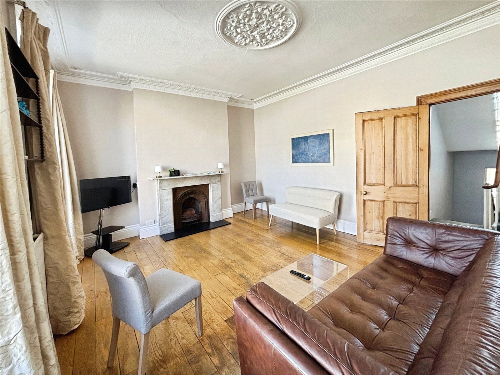 Flat Stanlake Road in Greater London