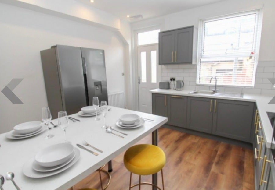House Wetherby Grove in Leeds