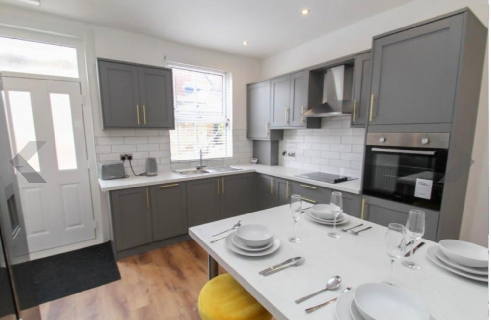 House Wetherby Grove in Leeds