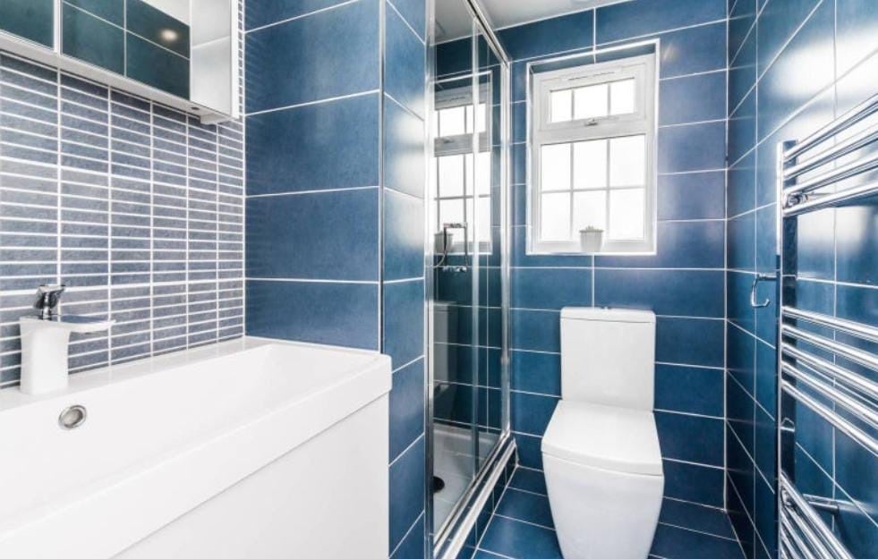 Room Mafeking Avenue in Greater London